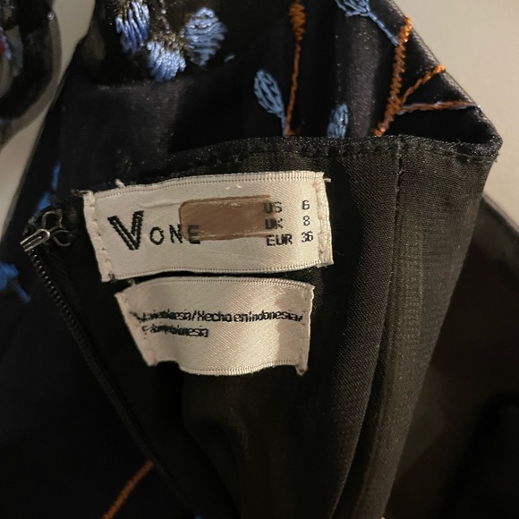 Modern Florist Dress VONE - Picture 9 of 10